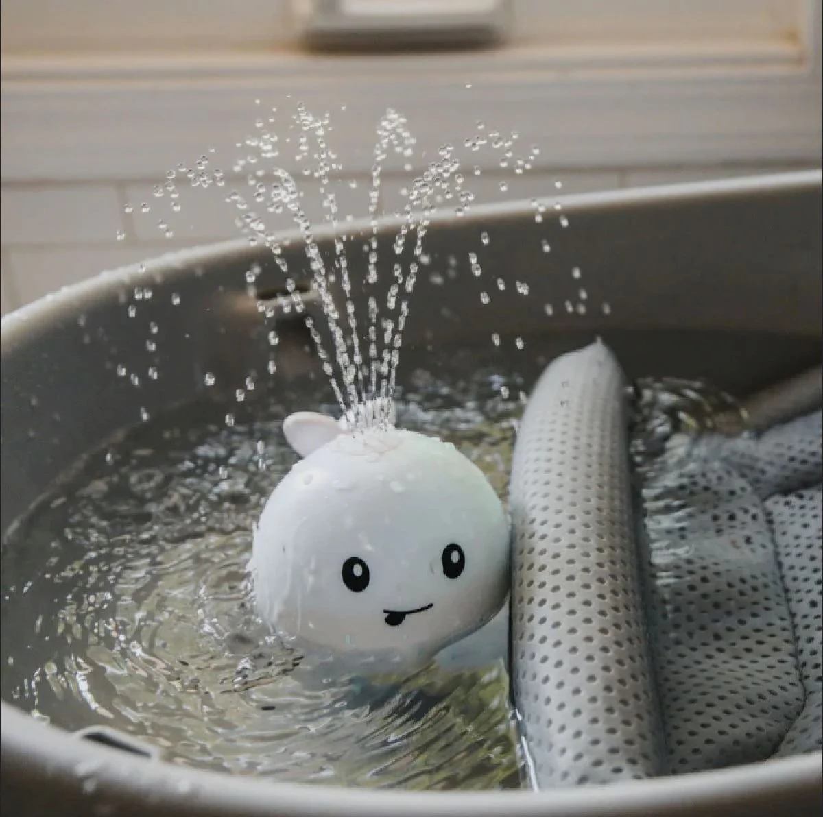 Light Whale Bath Toy - Image 3